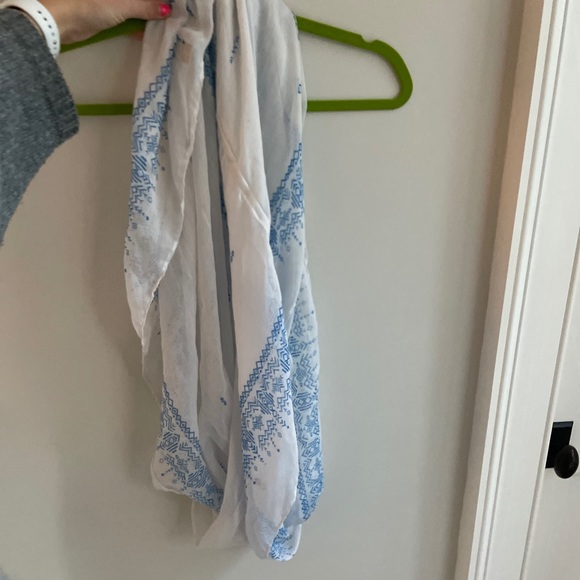 LEIGHTWEIGHT INFINITY SCARF - Picture 3 of 3